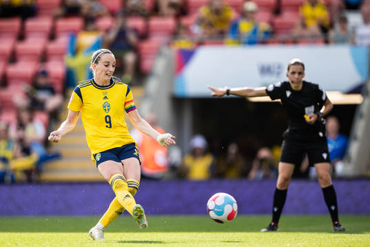 Kosovare Asllani of Sweden scores 4-0