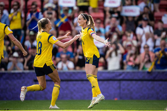 Fridolina Rolfö and Kosovare Asllani of Sweden celebrate