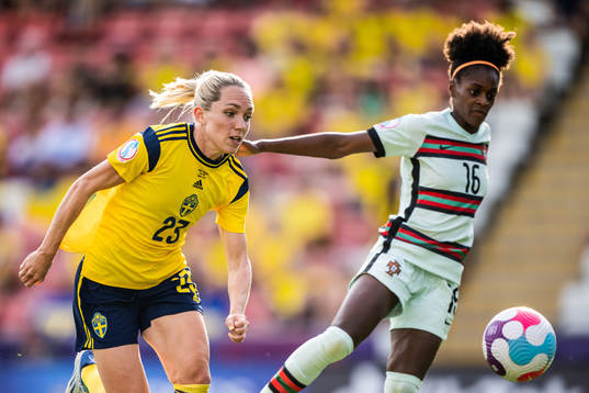 Elin Rubensson of Sweden and Diana Silva of Portugal