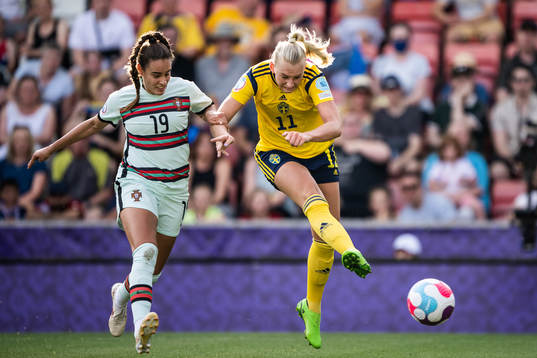 Diana Gomes of Portugal and Stina Blackstenius of Sweden