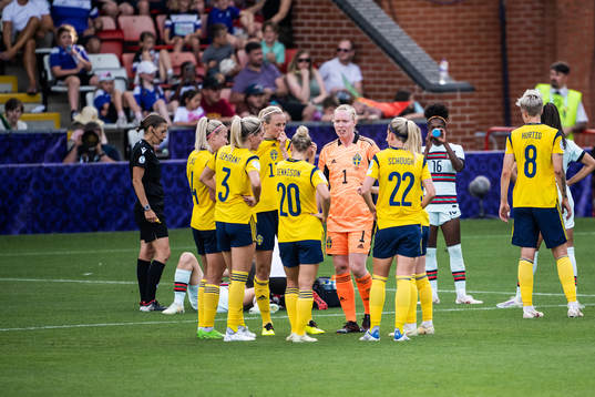 goalkeeper Hedvig Lindahl of Sweden