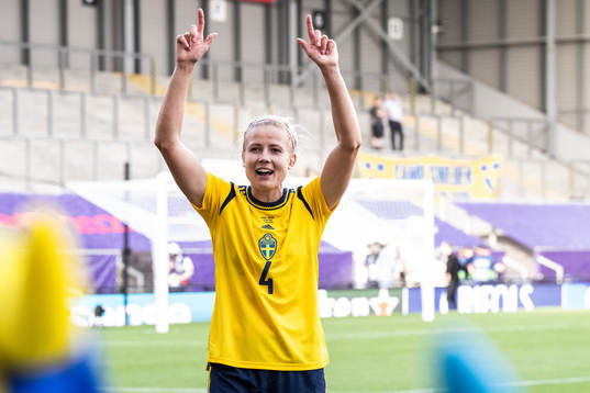 Hanna Glas of Sweden celebrates