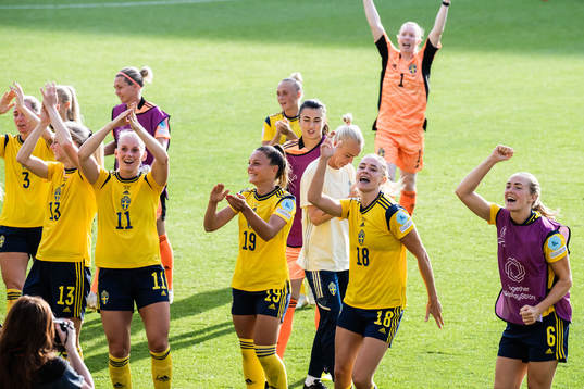 Players of Sweden celebrate