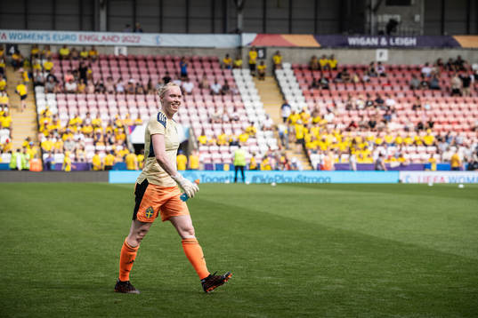 goalkeeper Hedvig Lindahl of Sweden