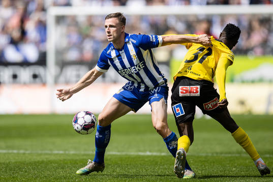 IFK Göteborgs Carl Johansson och Mjällbys Chibuike Silas