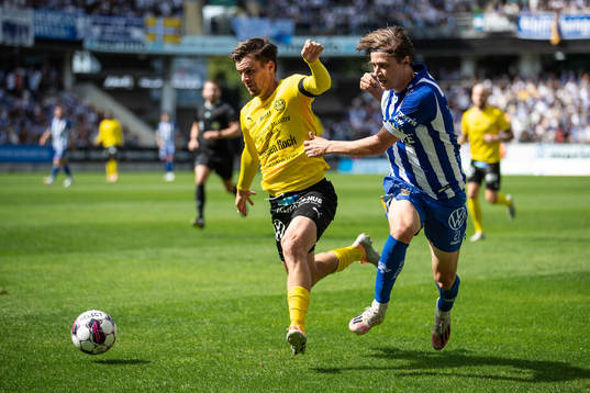 Mjällbys Jesper Gustavsson och IFK Göteborgs Simon Thern