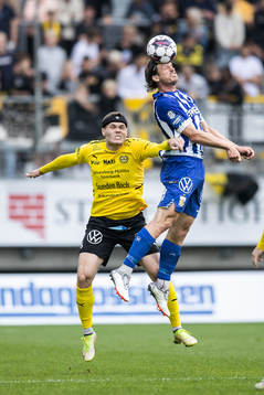 Mjällbys Jacob Bergström och IFK Göteborgs Gustav