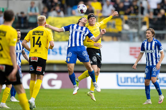 IFK Göteborgs Gustav Svensson och Mjällbys Jacob