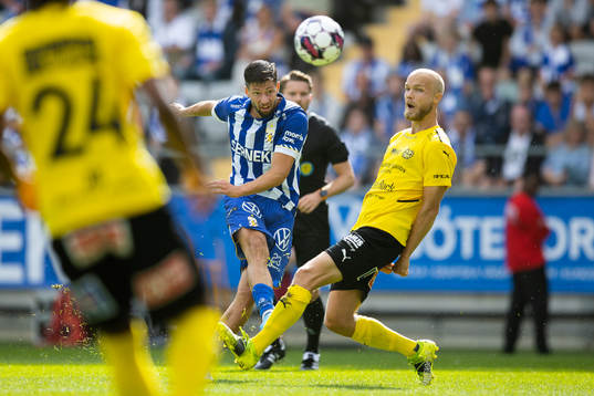 IFK Göteborgs Kevin Yakob med ett skott