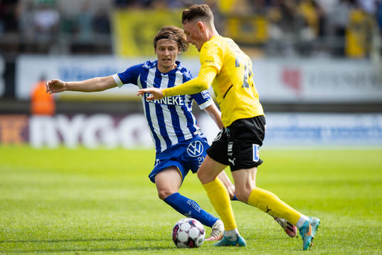 IFK Göteborgs Simon Thern och Mjällbys Noah Persson