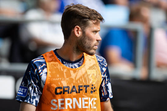 IFK Göteborgs Emil Salomonsson värmer upp