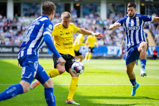 Mjällbys Ivan Kričak och IFK Göteborgs Gustaf Norlin och