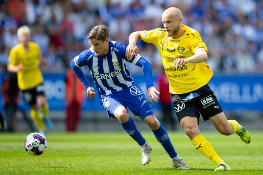IFK Göteborgs Gustaf Norlin och Mjällbys Viktor Gustafson