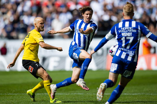 Mjällbys Viktor Gustafson och IFK Göteborgs Simon Thern