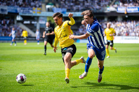 Mjällbys Jesper Gustavsson och IFK Göteborgs Simon Thern
