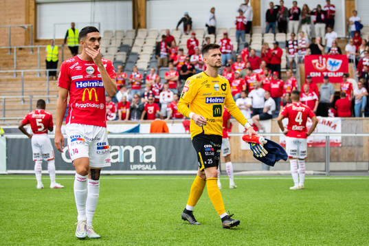 Degerfors Daniel Krezic och målvakt Jeffrey Gal deppar