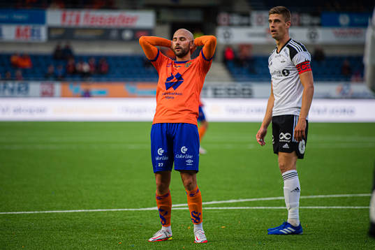 Bläddra bland fler bilder av Football, Eliteserien, Aalesund - Rosenborg