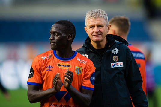 Mamadou Diaw of Aalesund and Lars Arne Nilsen, head coach