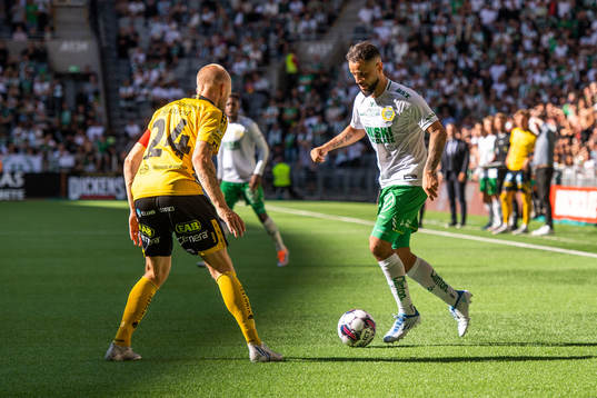 Elfsborgs Johan Larsson och Hammarbys Mohanad Jeahze