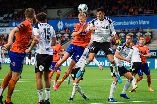 Kristoffer Ramos Barmen of Aalesund and Renzo Giampaoli of