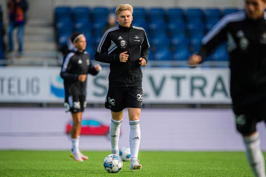 Tobias Borchgrevink Børkeeiet of Rosenborg warms up
