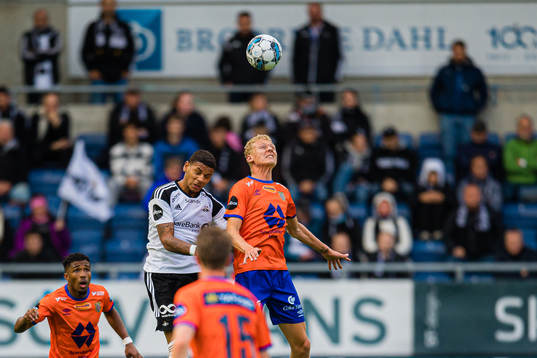 Bryan Benjamin Fiabema of Rosenborg and Kristoffer Ramos