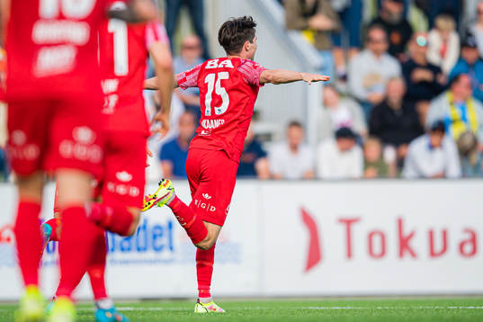 Kasper Holmboe Skaanes of Brann celebrates