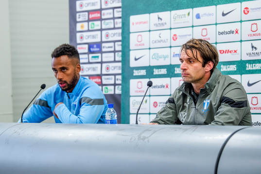 Isaac Kiese Thelin and coach Milos Milojevic