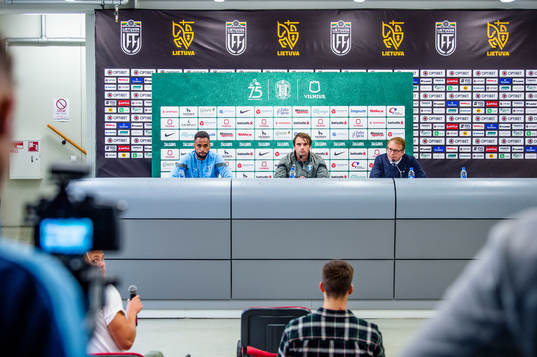 Isaac Kiese Thelin and coach Milos Milojevic
