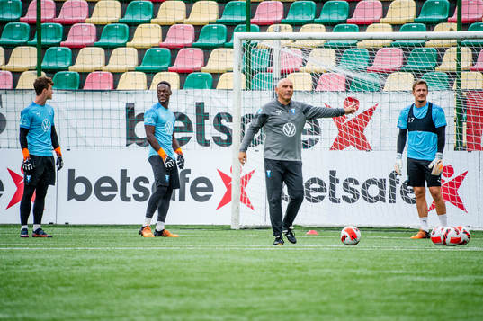 Goalkeeper Viktor Andersson, goalkeeper Ismael Diawara,