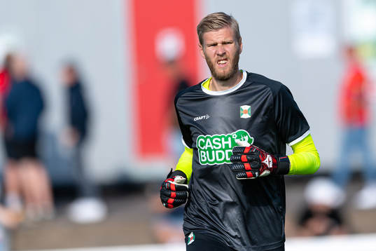 Varbergs målvakt Fredrik Andersson före fotbollsmatchen i