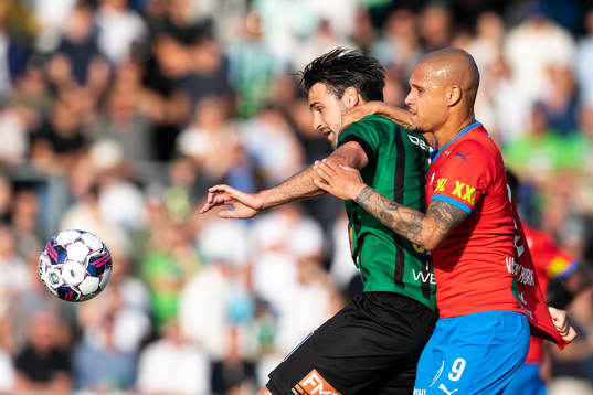 Varbergs Oliver Stanisic och Helsingborgs Anthony van
