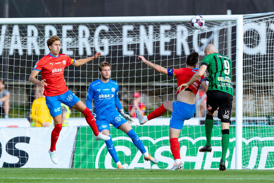Varbergs Robin Simovic med målchans