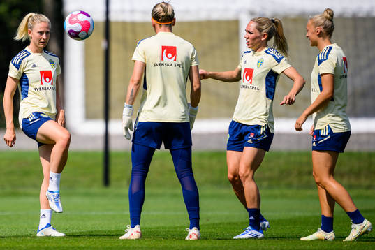 Rebecka Blomqvist and Elin Rubensson of the Swedish women's