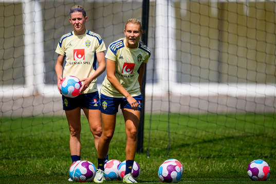 Olivia Schough and Amanda Nilden of the Swedish women's