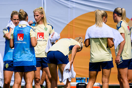 Players cool off with cool towels at a training session