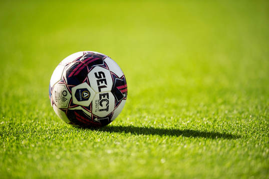 En boll innan fotbollsmatchen i Allsvenskan mellan GIF