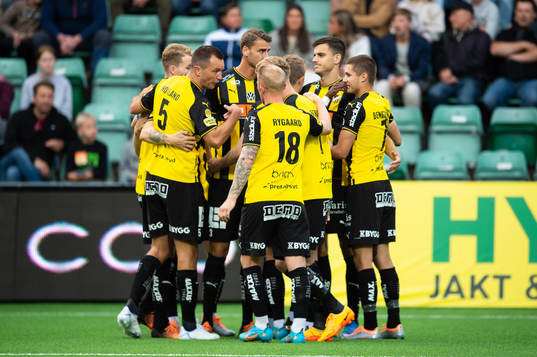 Häckens Alexander Jeremejeff jublar