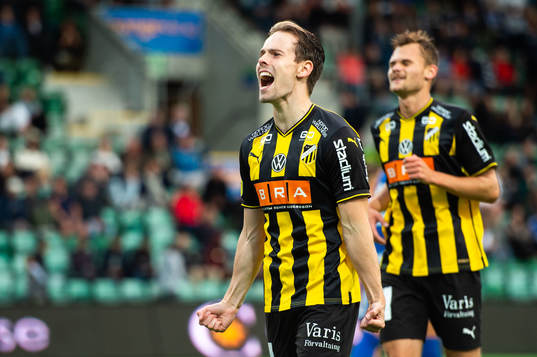 Häckens Lars Olden Larsen jublar
