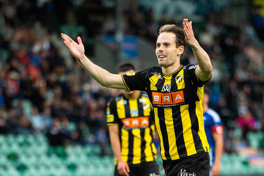 Häckens Lars Olden Larsen jublar