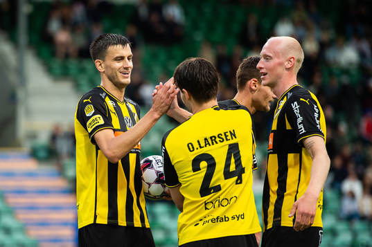 Häckens Alexander Jeremejeff och Lars Olden Larsen jublar