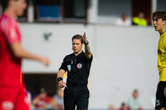 Mathias Støfringshaug, referee