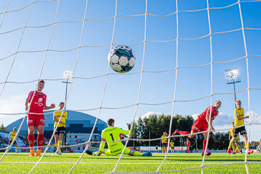 Vegard Leikvoll Moberg of Brann scores the 0-5 goal
