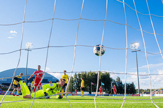Bård Finne of Brann scores the 0-3 goal