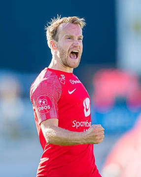 Bård Finne of Brann celebrates