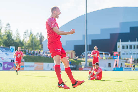 Vegard Leikvoll Moberg of Brann celebrates