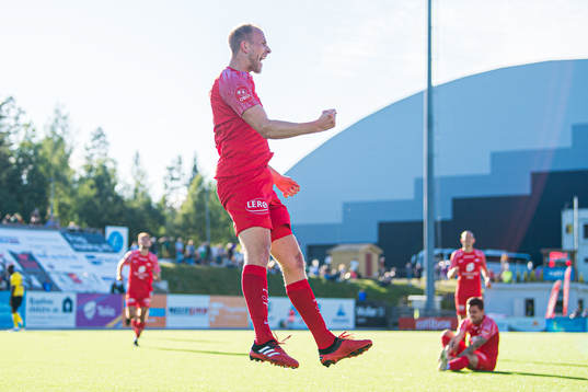 Vegard Leikvoll Moberg of Brann celebrates