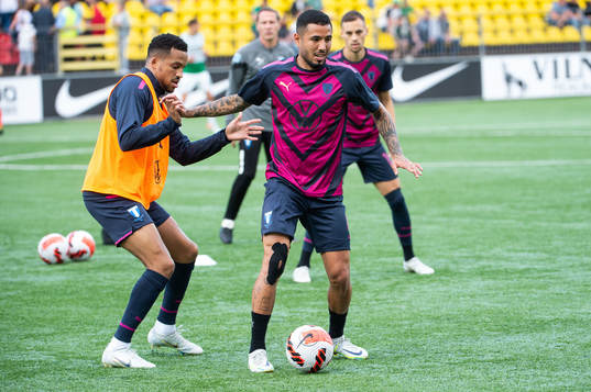 Sergio Pena and Martin Olsson of Malmö FF
