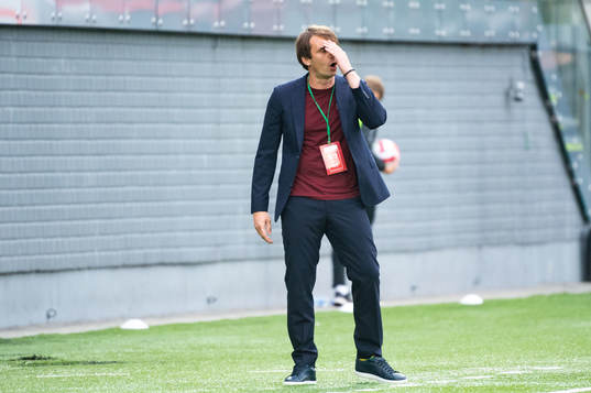 Milos Milojevic, head coach of Malmö FF looks dejected