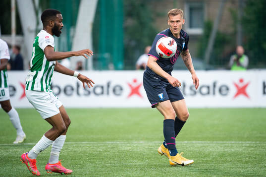 Felix Beijmo of Malmö FF and Fabien Ourega of FK Zalgiris